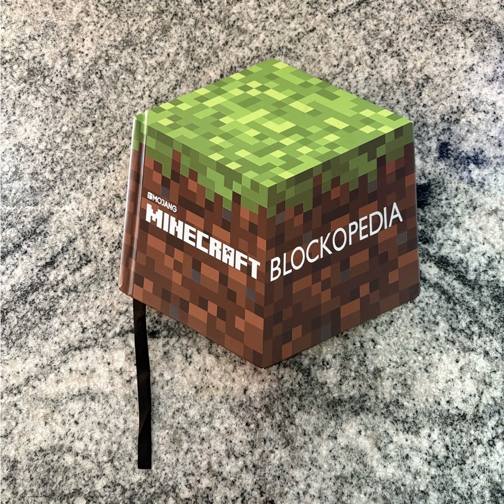 Minecraft: Blockopedia: An Official Minecraft Book from Mojang